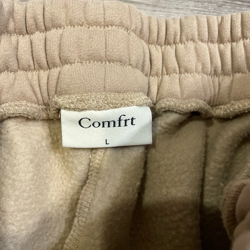 Tan comfrt sweatpants - Picture 3 of 3